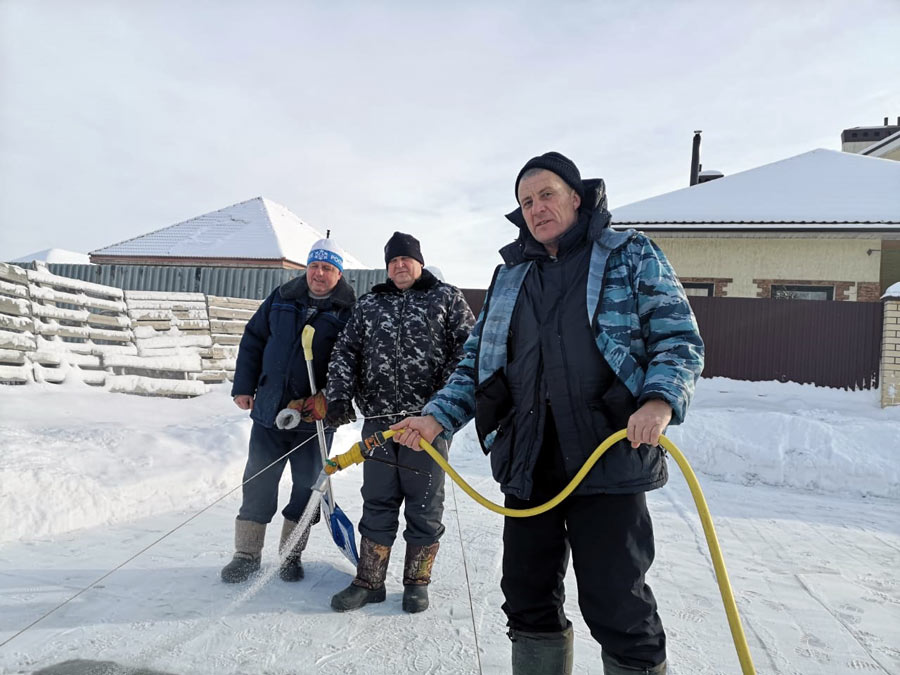 Променял рыбалку на хоккей