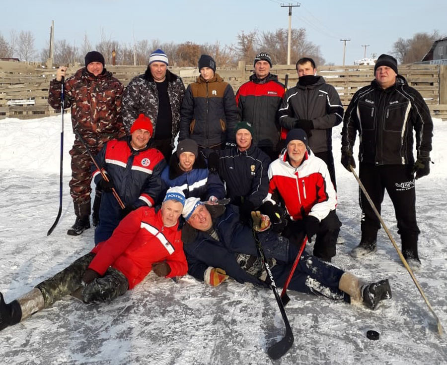 Променял рыбалку на хоккей