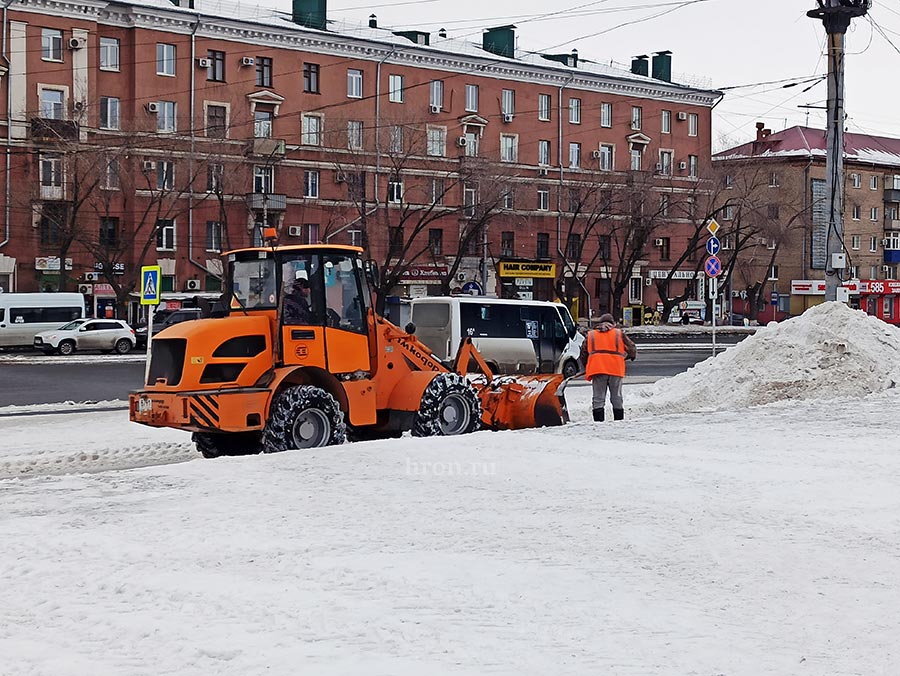 Спецтехника работает на улицах города