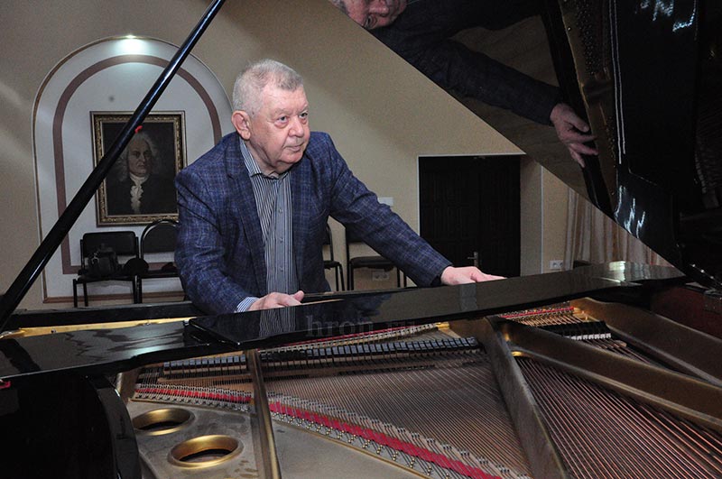 Почти как врач. Александр Баймлер знает, как «вылечить» фортепиано