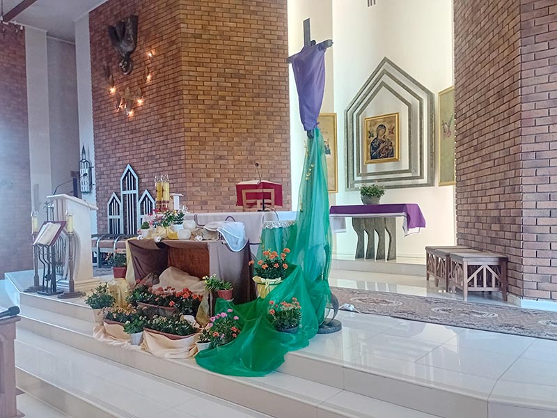 С мазуреком и колбасой. Как католики отмечают главный христианский праздник