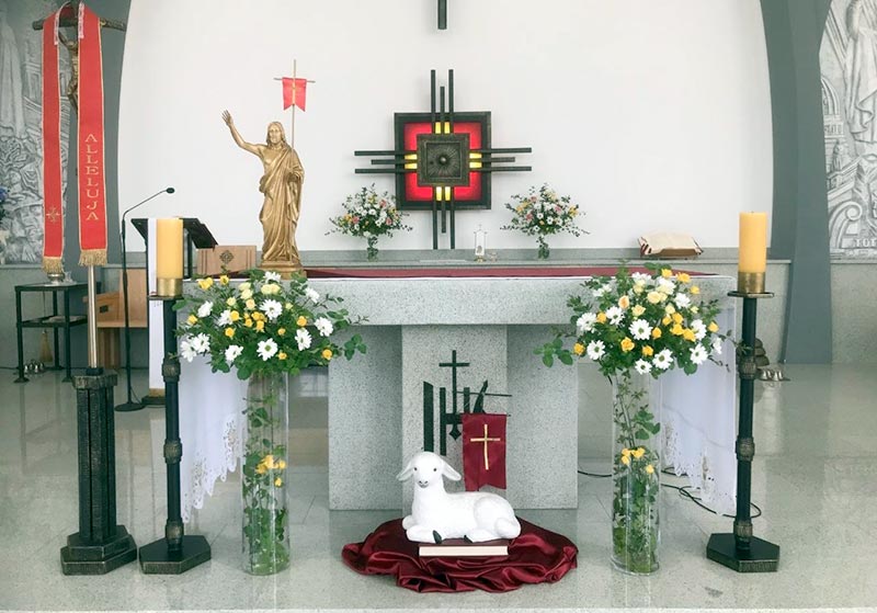 С мазуреком и колбасой. Как католики отмечают главный христианский праздник