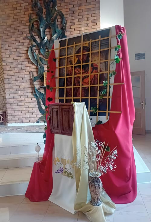 С мазуреком и колбасой. Как католики отмечают главный христианский праздник