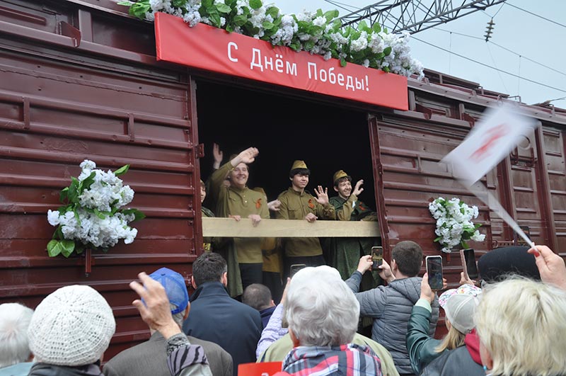 С прибытием! Легендарный паровоз серии «Л» снова встречали в городе