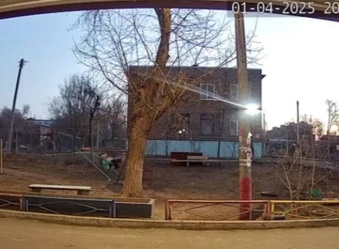 За падение качелей - компенсация