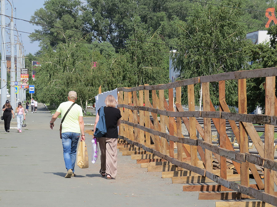 В сквере Славы исчезли цветы и погас огонь. Одно из памятных мест Орска приведут в порядок