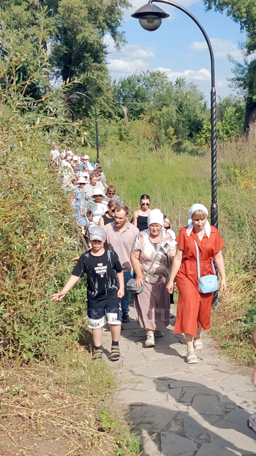 К умиротворению – по Богородичной дорожке. В Иверском монастыре прошли Серафимовские дни