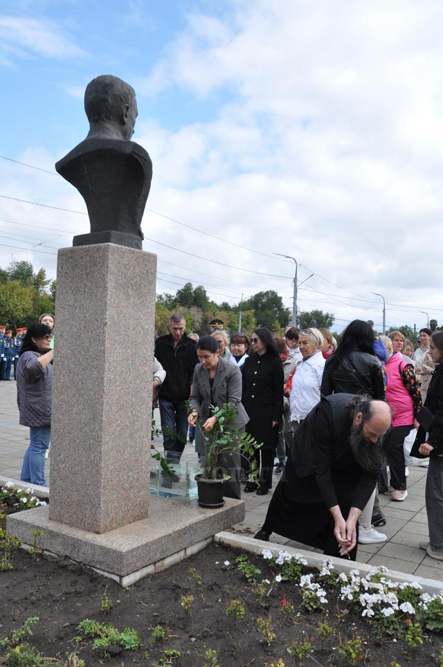 Почтили память героя и всех погибших в Беслане