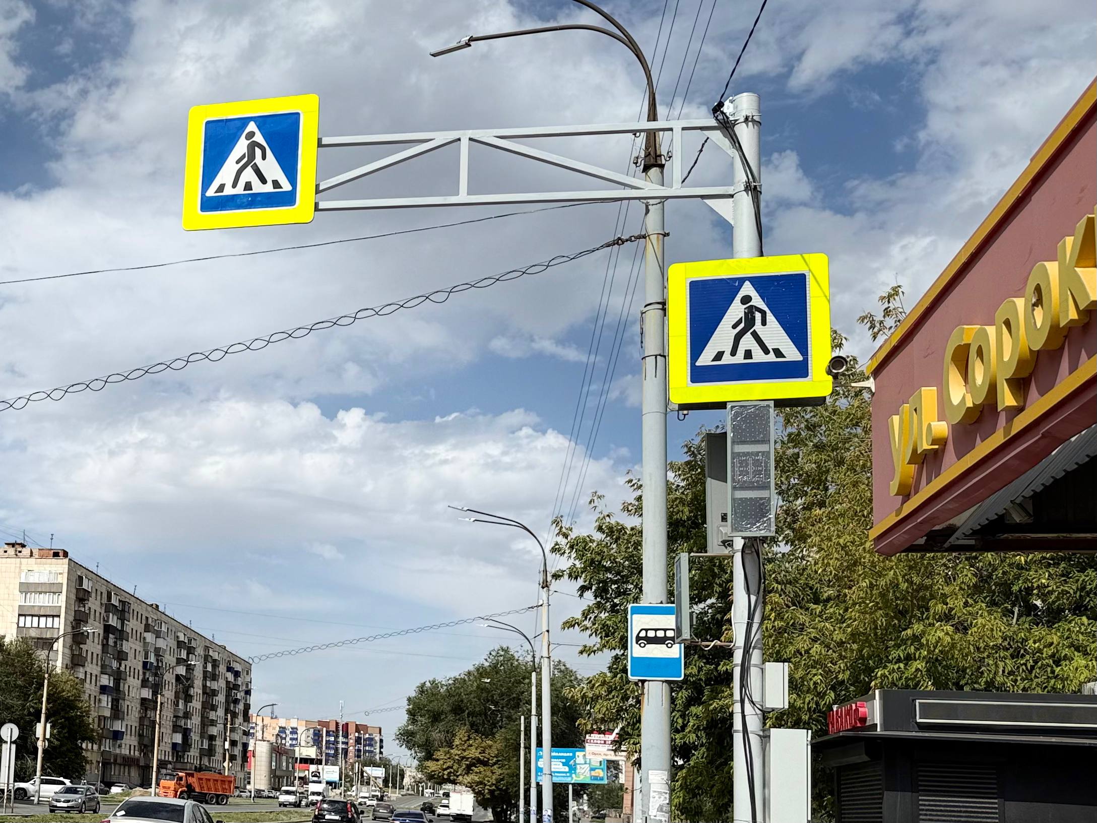 Светофор на улице Сорокина обеспечит безопасность пешеходов