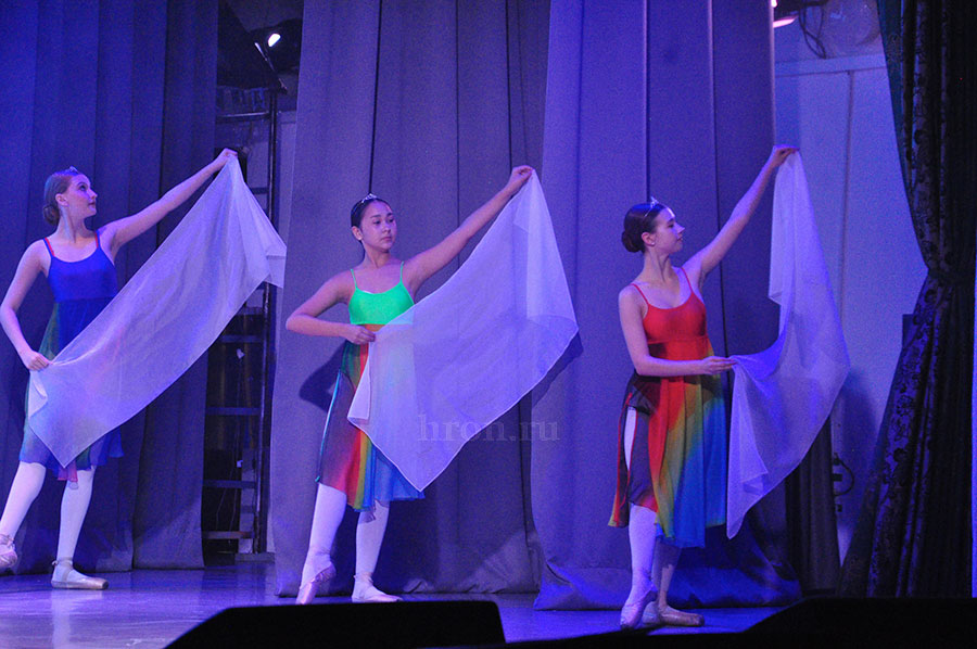 Не танцем единым. Участники фестиваля показали зрителям особенные номера