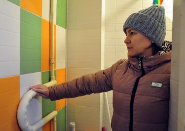 Девице тепло не стало