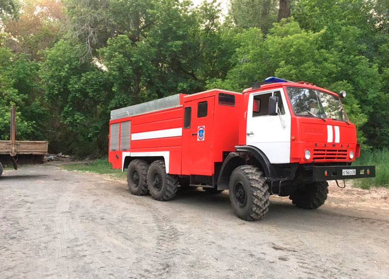 Огонь охватил Зауральную рощу