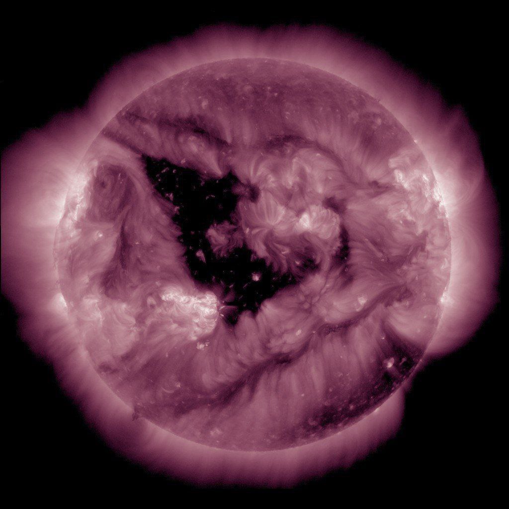 Мощнейшая за год магнитная буря достигла Земли