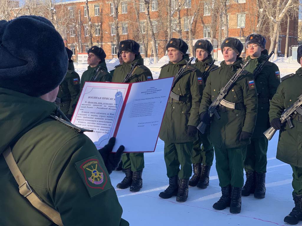 Окунулись в жизнь военных