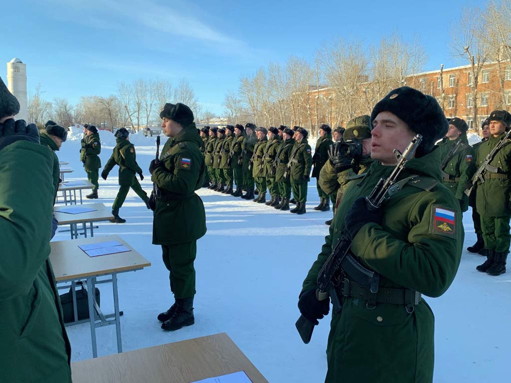 Окунулись в жизнь военных