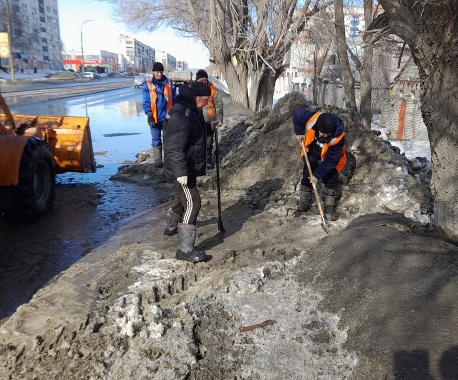 Дали старт отводу талых вод