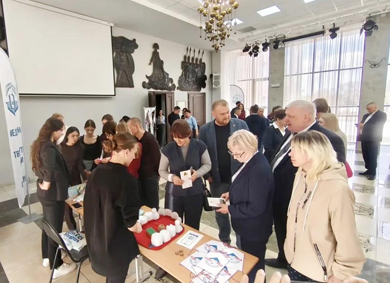 Тяните билет в медицину! Школьникам предложили стать врачами