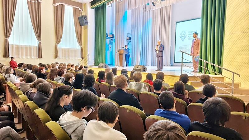 Тяните билет в медицину! Школьникам предложили стать врачами