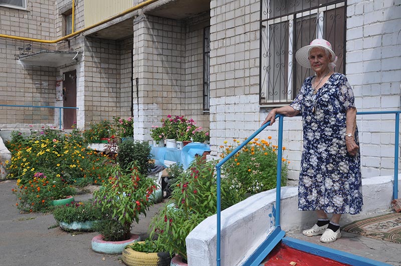С цветами и котами. Как живется Валентине Гололобовой?