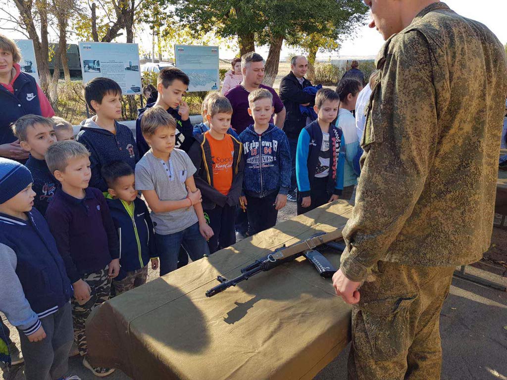 Побывали в казармах и увидели локаторы