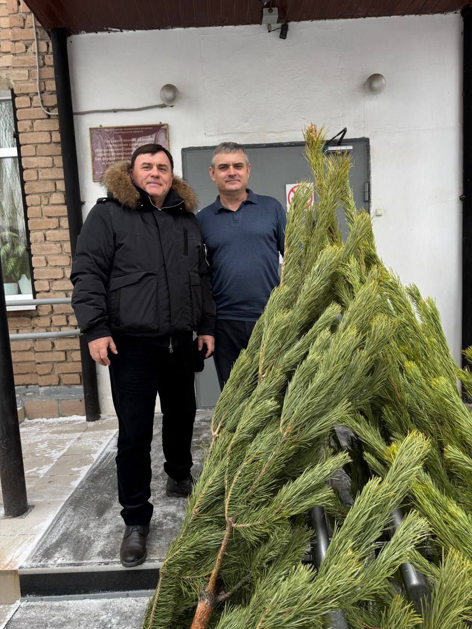 Депутат становится Дедом Морозом