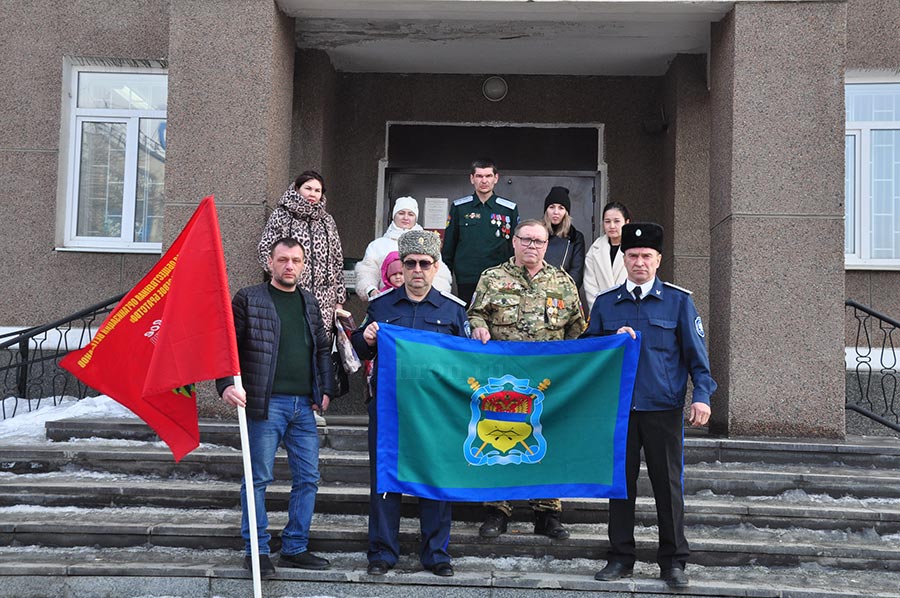 Родных бойцов поздравили с праздниками