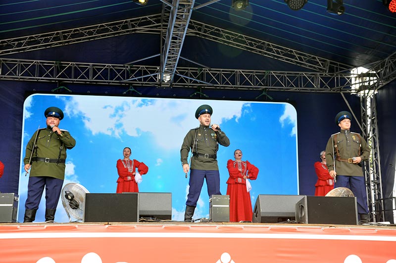 Сказка русская, а куры из сена. Кого и чем удивил «Орск гостеприимный»?