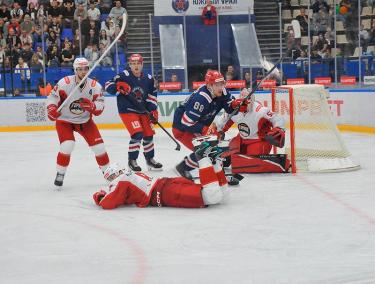 Не до смеха. Главный тренер южноуральцев о первом матче сезона