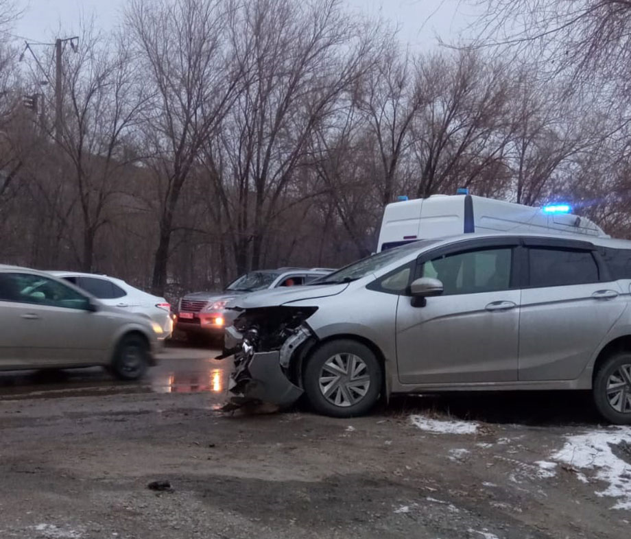 На улице Елшанской сгорел автомобиль