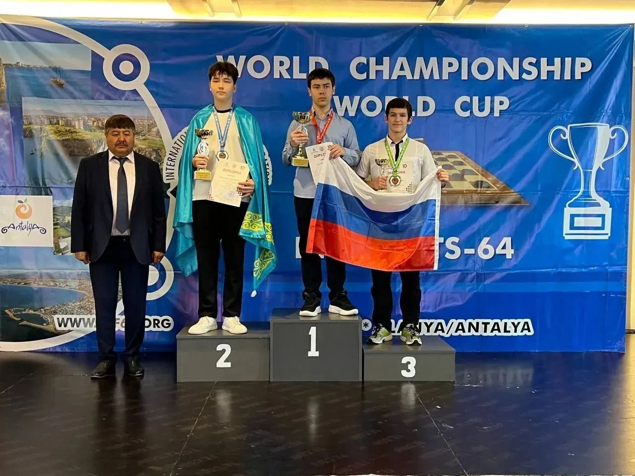 Школьник завоевал «золото» на первенстве мира по шашкам