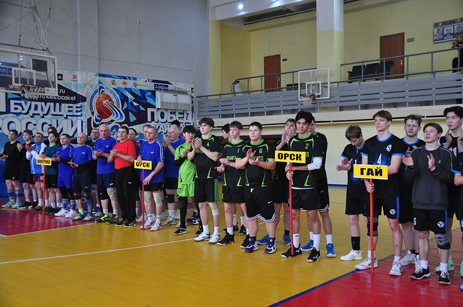 Забивают и не забывают. Память тренера почтили игрой