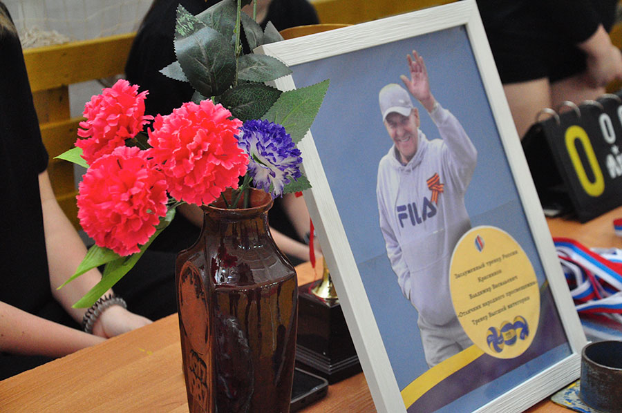 Забивают и не забывают. Память тренера почтили игрой