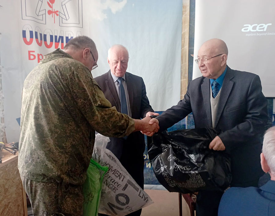 Наградить и поощрить