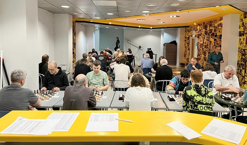 А не пойти бы конем?