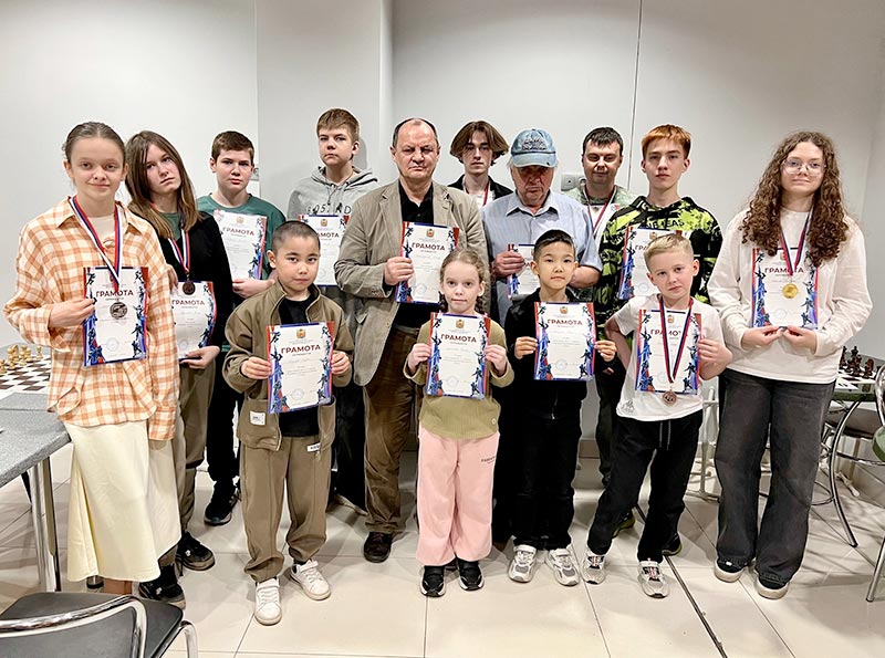 А не пойти бы конем?