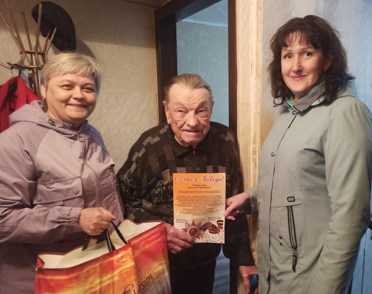 Ветеранов Великой Отечественной, живущих в Октябрьском районе, поздравили с Днем Победы