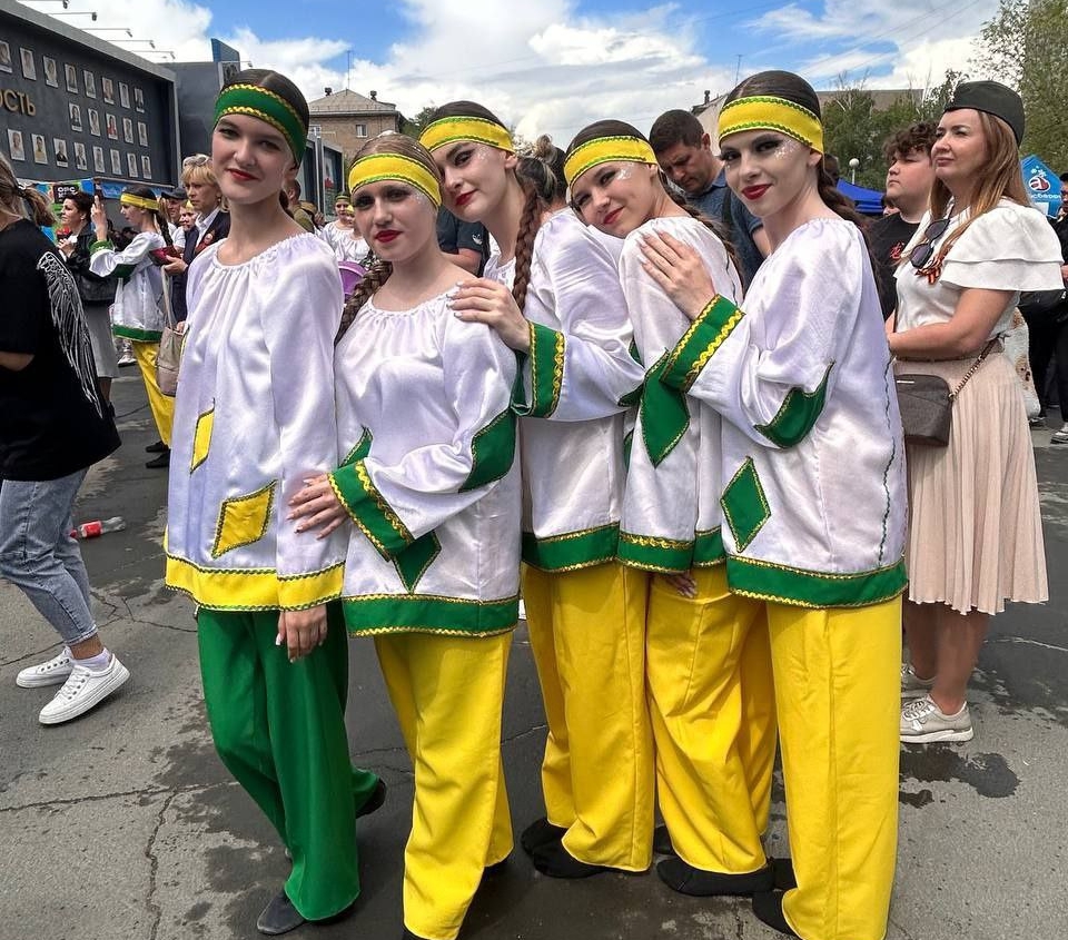 Праздник Победы продолжается на Комсомольской площади