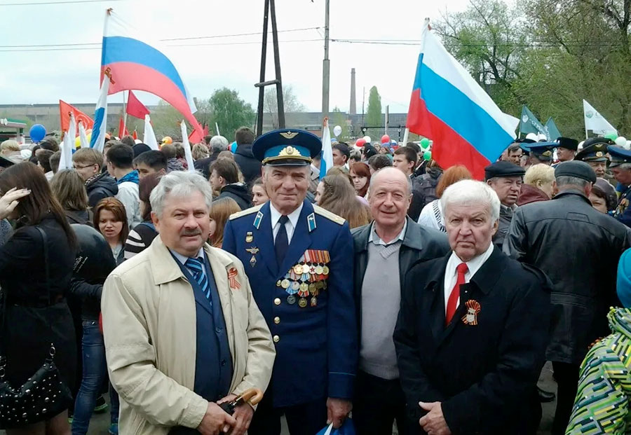 Помогал курсантам «Сокола» встать на крыло