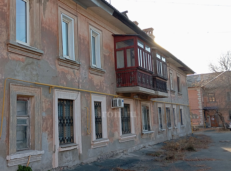 Зашел и сразу вышел. Для чего в советских двухэтажках строили сквозные подъезды