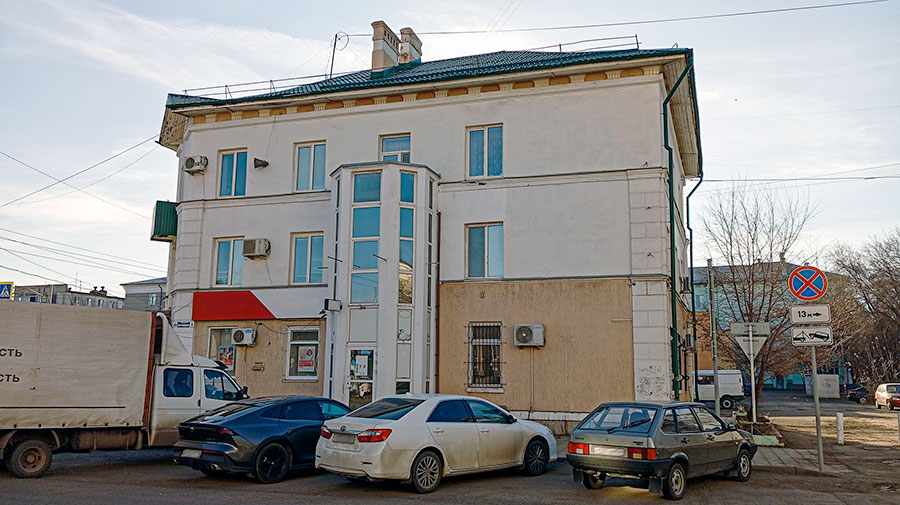 Зашел и сразу вышел. Для чего в советских двухэтажках строили сквозные подъезды