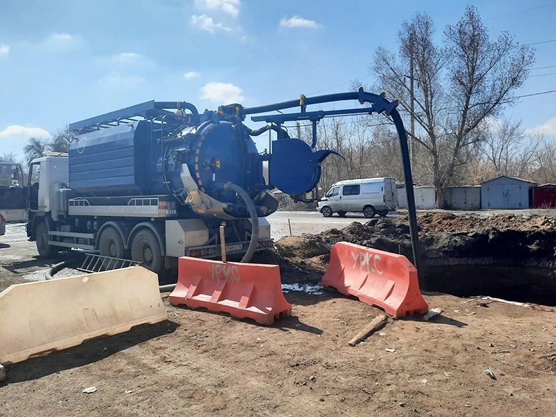 На пятьдесят лет. Участок ветхого водовода в 6 микрорайоне заменили новым