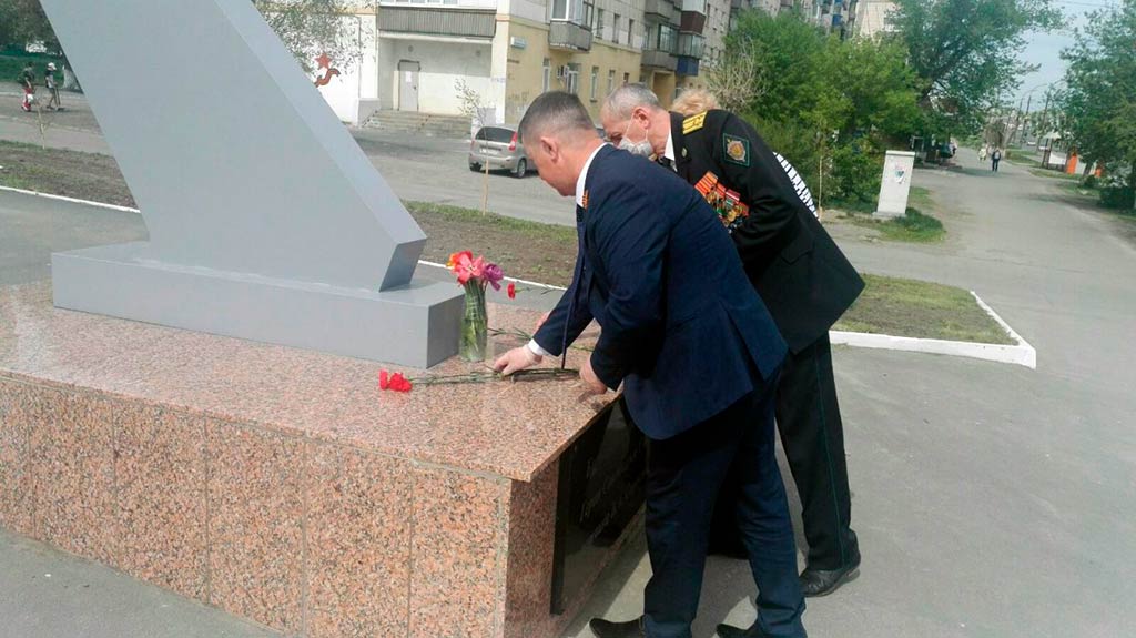 Возложили цветы и почтили память погибших солдат