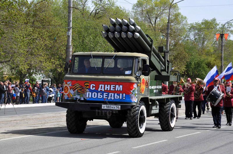 9 Мая в строю был весь город. Каждый почувствовал себя частью большого праздника