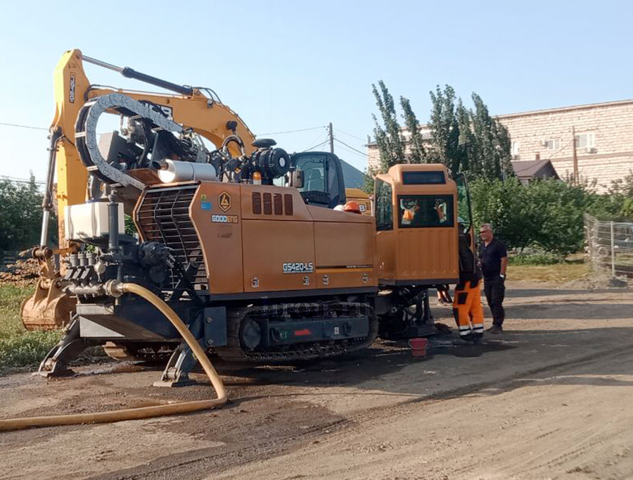 Миссия – «поймать» воду. Жители двух поселков жалуются на слабый напор