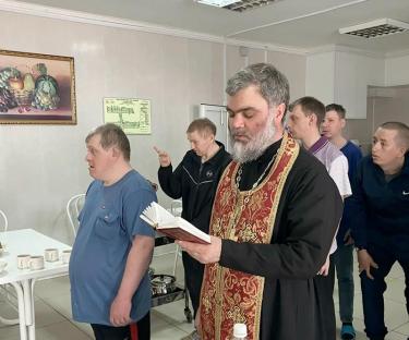 О том, почему в Доме милосердия всегда ждут священника