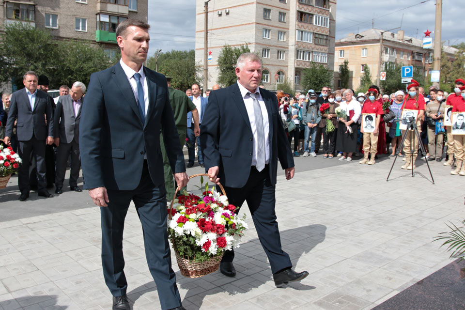 В Новотроицке открыли памятник Константину Ситкину