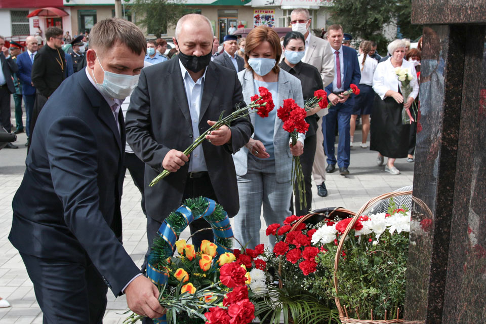 В Новотроицке открыли памятник Константину Ситкину