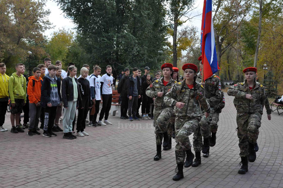 Стреляли по мишеням, кидали гранаты и ползали по-пластунски