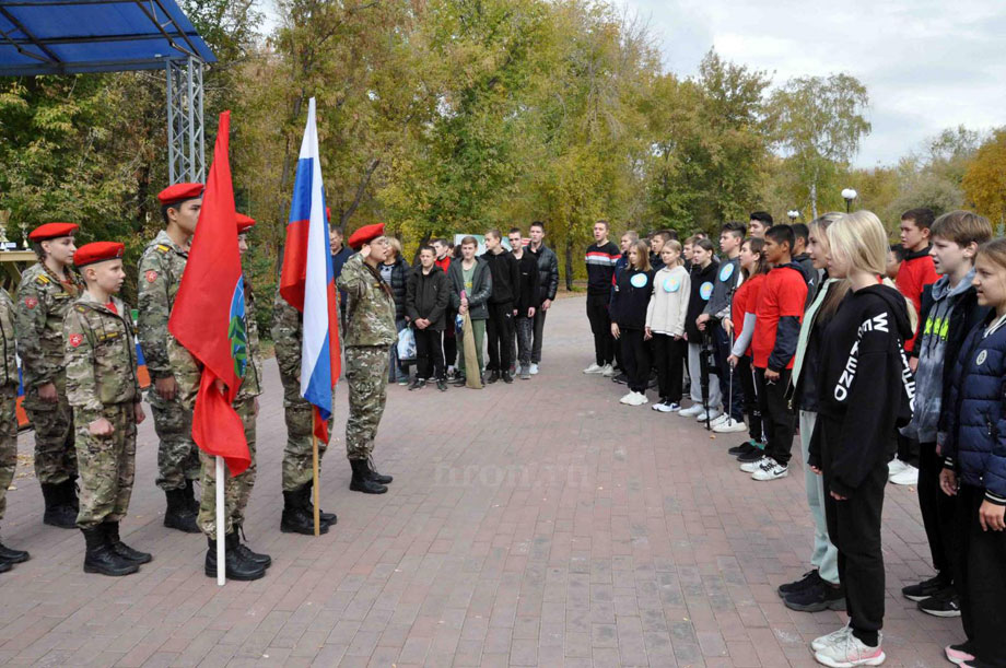 Стреляли по мишеням, кидали гранаты и ползали по-пластунски