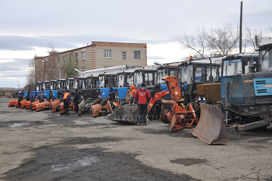 В поисках машинистов. Спецтехника готова к снегопадам, но нужны водители
